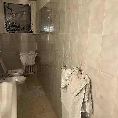 King Size Studio With Shared Bathroom Privatunterkunft Mailand