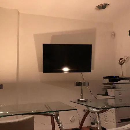 Homestay King Size Studio With Shared Bathroom Milan