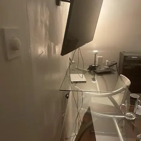 King Size Studio With Shared Bathroom