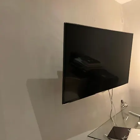 Ubytování v soukromí King Size Studio With Shared Bathroom Milán